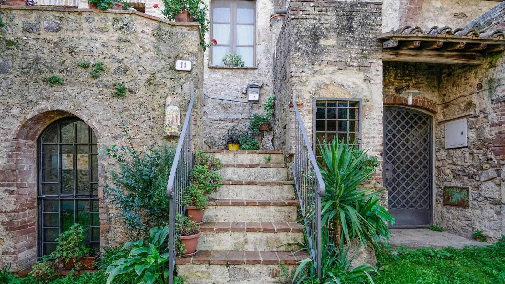 Nice Apartment In Monticiano With House A Panoramic View 0*,