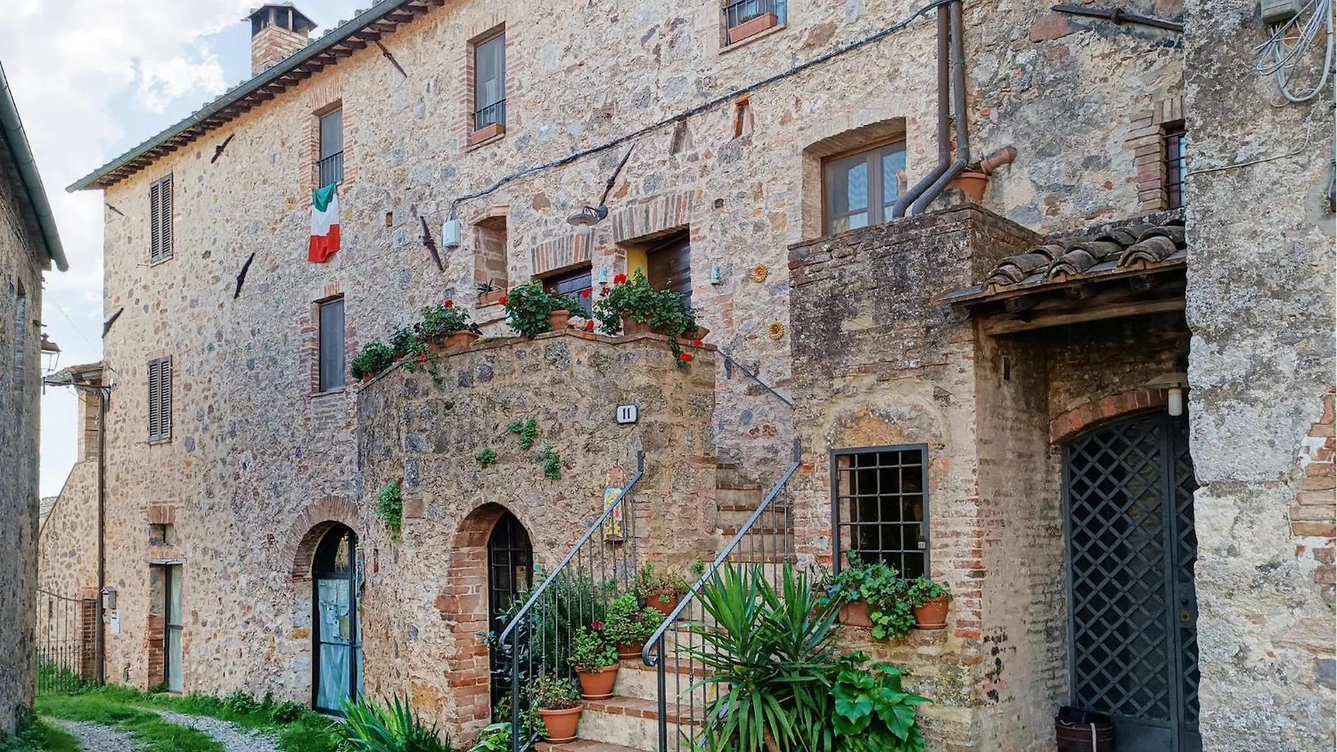 Nice Apartment In Monticiano With House A Panoramic View Italien